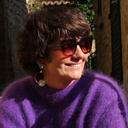 Złocone kolczyki z kryształkami w black diamond i szampanie. OKRĄGŁY ROK