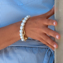 NOBODY CAN GET US. Chain bracelet with pearls