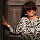 Pozłacane kolczyki haczyki emaliowane na biało i czarno. AURORA