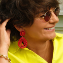 Kolczyki z czerwoną zawieszką w kształcie kropli i koralikami. SORBET TRUSKAWKOWY