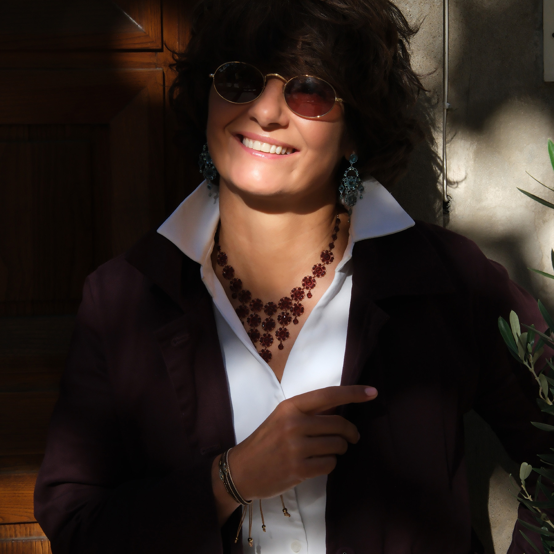 Zlocony naszyjnik z kryształami w tonie cabernet. EDERA VERDE