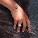 Bransoletka na łańcuszku z granatowym dekorem. BLUE