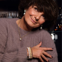 Posrebrzane kolczyki z ornamentem i szklaną perłą Majorka. BIAŁA ARYSTOKRACJA