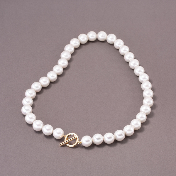 Naszyjnik ze szklanych pereł Majorka z zapięciem toggle. W OBJĘCIACH POŚWIATY