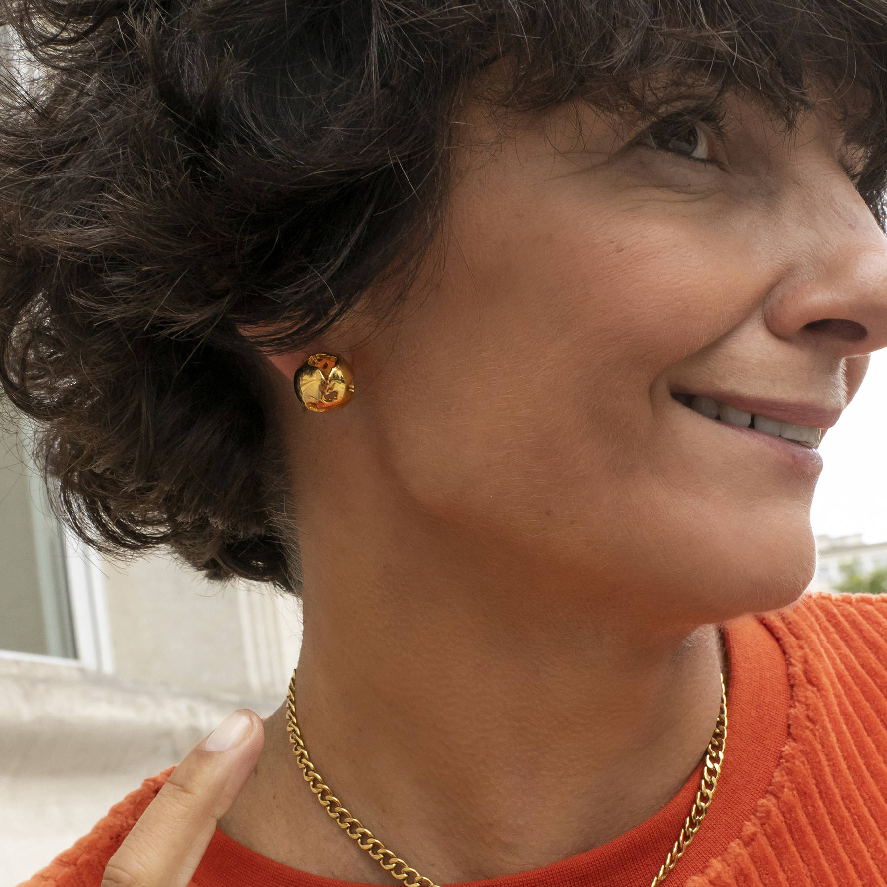 IN ORBIT. Stud earrings