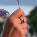 Pozłacany pierścień w formie kolorowego tukana. TUKAN TWIST