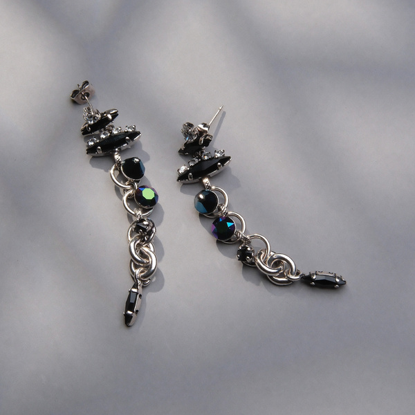 Srebrzane kolczyki łańcuchy z niebieskimi kryształami. LUSTRZANE CIASTECZKA