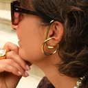 Pozłacany pierścionek z perłą w oprawie z kryształków. ŚWIEĆ JAK SYRIUS