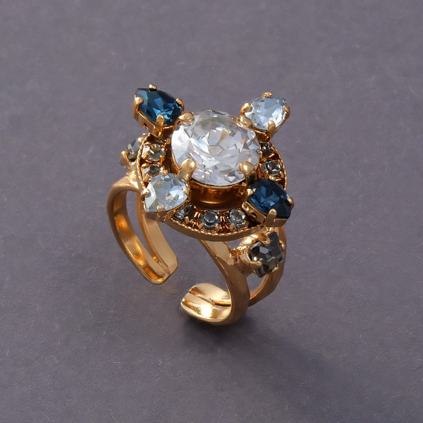 Pozłacany pierścionek w formie kwiatu z kryształami. SUPERNOWA