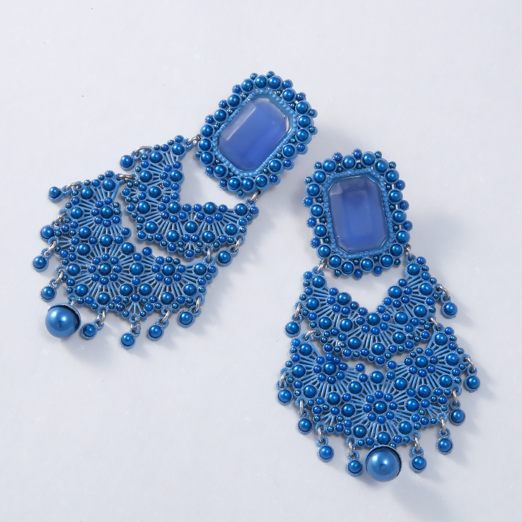 Kolczyki z niebieskimi falbankami i kryształem. LUSTRA WENECKIE