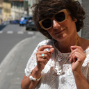 Pozłacany wisiorek z białą głową pantery i cyrkoniami. DZIKIE SPOJRZENIE