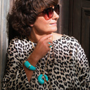 Pozłacany wisior z zawieszką pokrytą turkusową emalią. GRETA