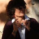 Kolczyki z motywem kwiatów z kryształami w tonie cabernet. LUCE DEL NORD