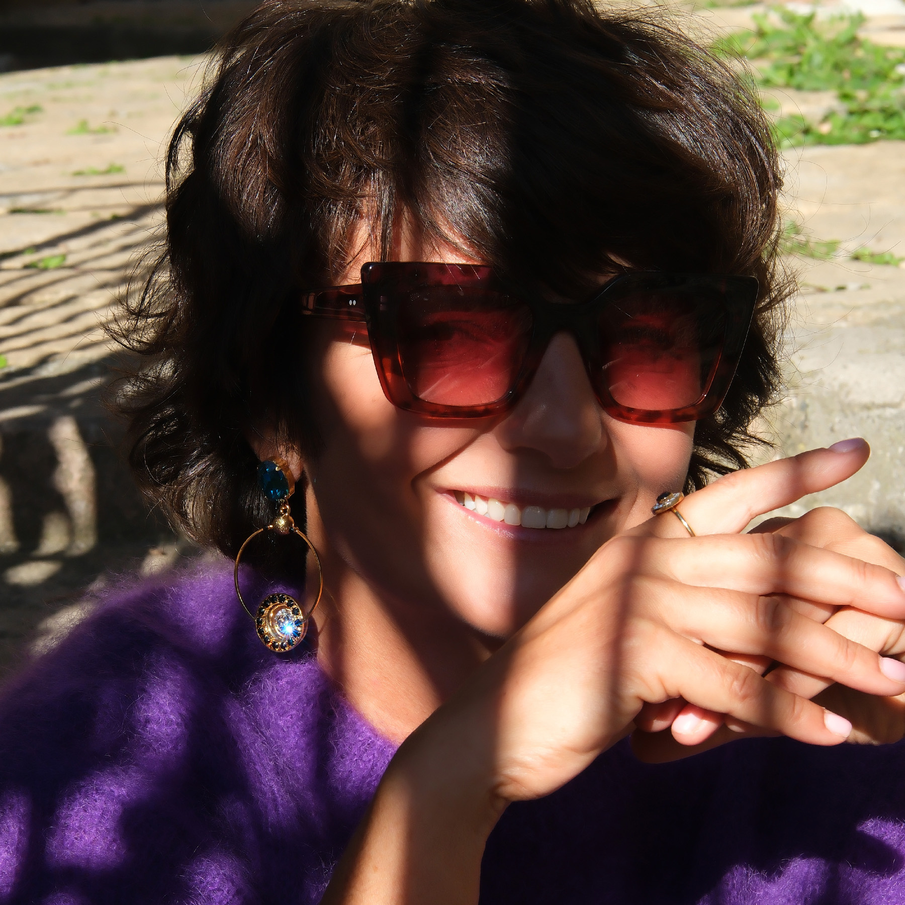 Złocone kolczyki z niiebieskim, białym i czanymi kryształami. DZIEWIĄTA PLANETA