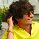 Kolczyki z czerwoną zawieszką w kształcie kropli i koralikami. SORBET TRUSKAWKOWY