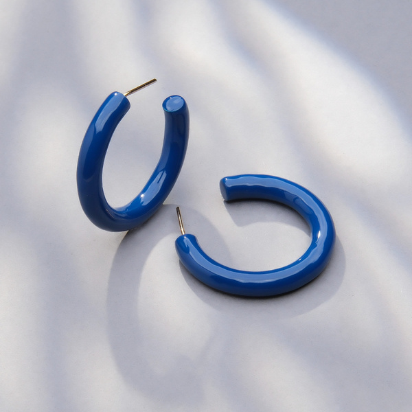 Pozłacane kolczyki koła emaliowane na granatowo. EMMA