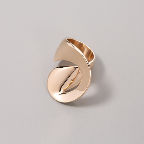 Pozłacany pierścionek w formie znaku nieskończoności. INFINITI