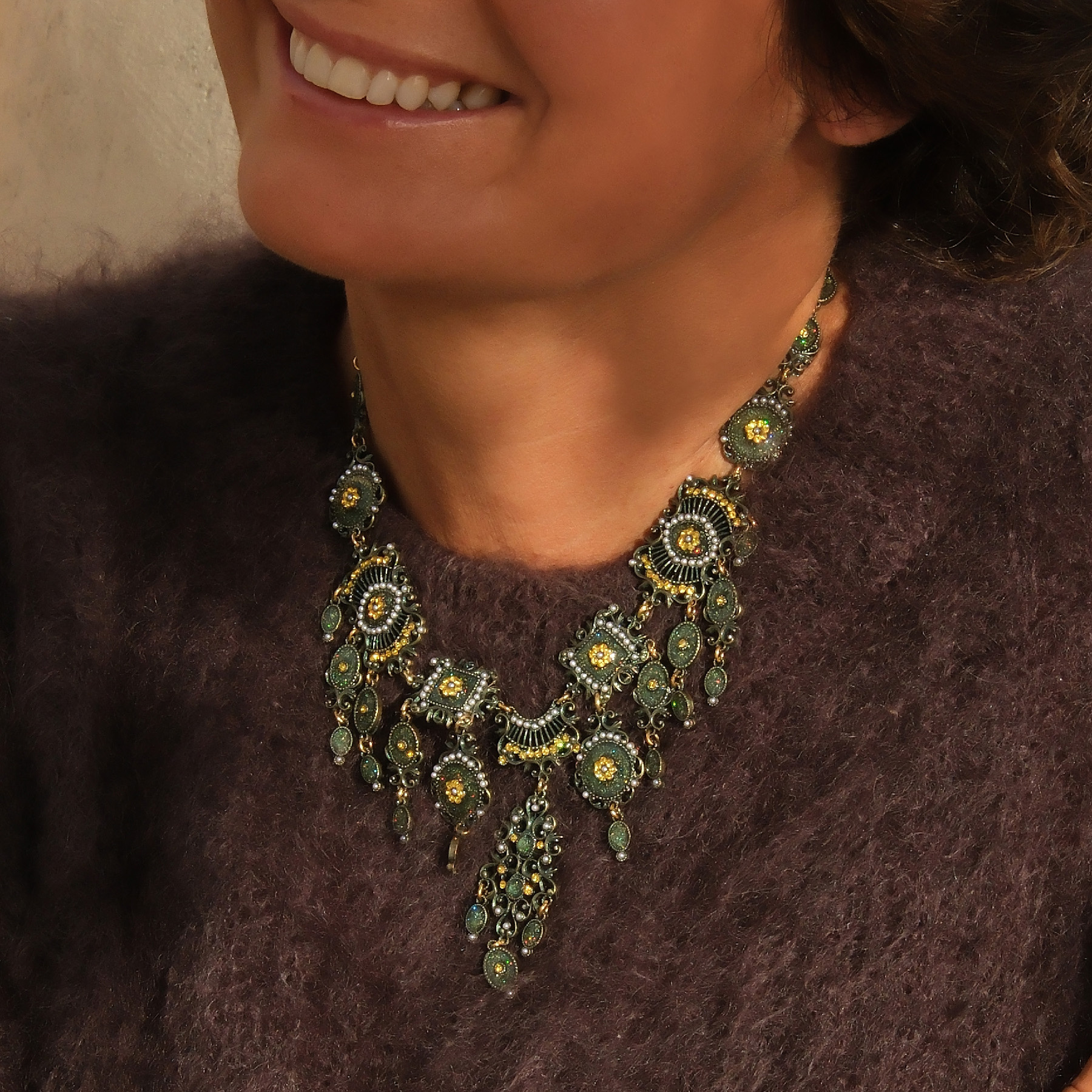 Naszyjnik z zielono-żółtymi dekorami z perłami. PONTE DI RIALTO