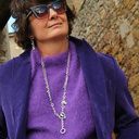 Srebrzony naszyjnik z białymi i niebieskimi kryształkami. CHARME Z CHARYZMĄ