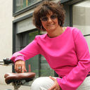 Posrebrzany pierścionek w formie kwiatu z kryształami. GWIEZDNY KWIAT