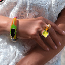 Pozłacany pierścień z pszczołą pokrytą emalią z cyrkoniami. MOJA MAJA