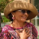 Średniej szerokości pierścionek z pozłacanych ogniw ze stali. CENTRE POMPIDOU