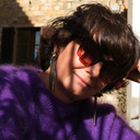 Kolczyki kwiaty z łańcuszkami z kryształami w czerni i błękicie. KOBIETY KOMETY