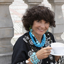 Wiiszące kolczyki z motywem liści i kwiatów z kamieni. SPOKÓJ