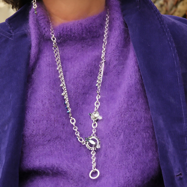 Srebrzony naszyjnik z białymi i niebieskimi kryształkami. CHARME Z CHARYZMĄ