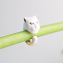 Pozłacany pierścionek z emaliowaną głową pantery. CAŁA NA BIAŁO