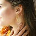 Pozłacany pierścionek z naturalnym kwiatem kocianki. W STRONĘ SŁOŃCA