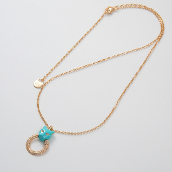 Pozłacany wisiorek z głową małej pantery z ringiem. KOTKA PSOTKA