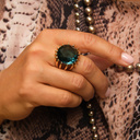 Pozłacany pierścionek z kryształem w morskim odcieniu. MEDIOLAN NOCĄ