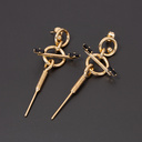 Pozłacane kolczyki z dwoma czarnymi kryształkami. FEMMES EN NOIR