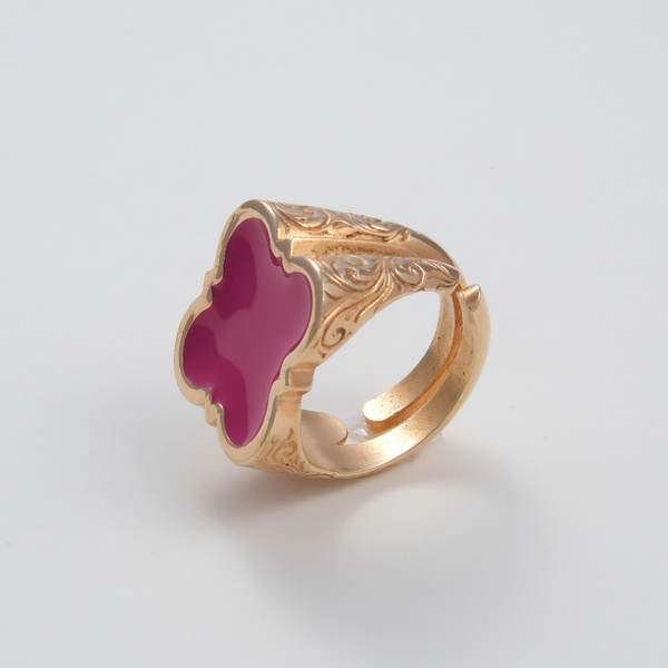 Pozłacany pierścień z różowym motywem romańskim z emalii. FUCSIA ROMANA