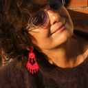 Kolczyki z motywem kwiatów i kryształem w czerwieni. FESTA ROSSA